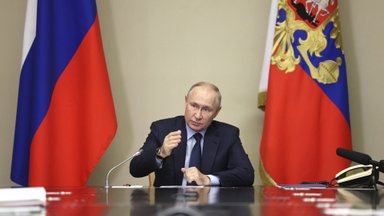 Российское правительство распущено после вступления Путина в должность