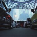 Paryžiaus Didžiuosiuose rūmuose – kino teatras su „Fiat“ automobiliais