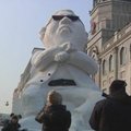 Harbino ledo festivalyje iškilo ledinė „Gangnam Style“ žvaigždės Psy skulptūra