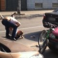 Linčo teismas kelyje: BMW vairuotojas susimušė su dviratininku