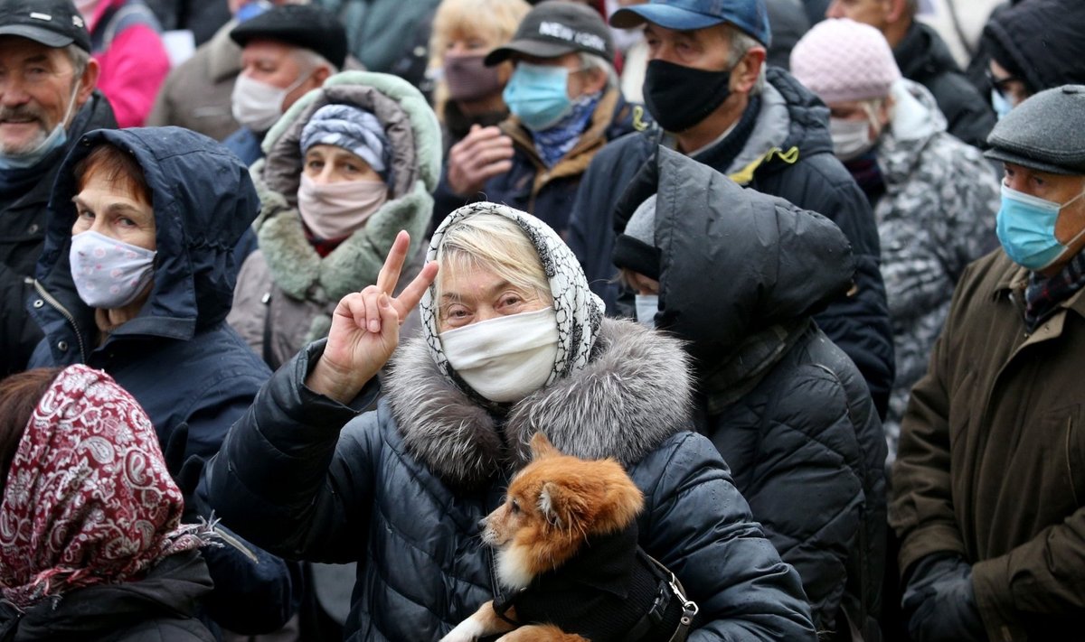 Minske per pensininkų „Išminties žygį“ sulaikomi žmonės
