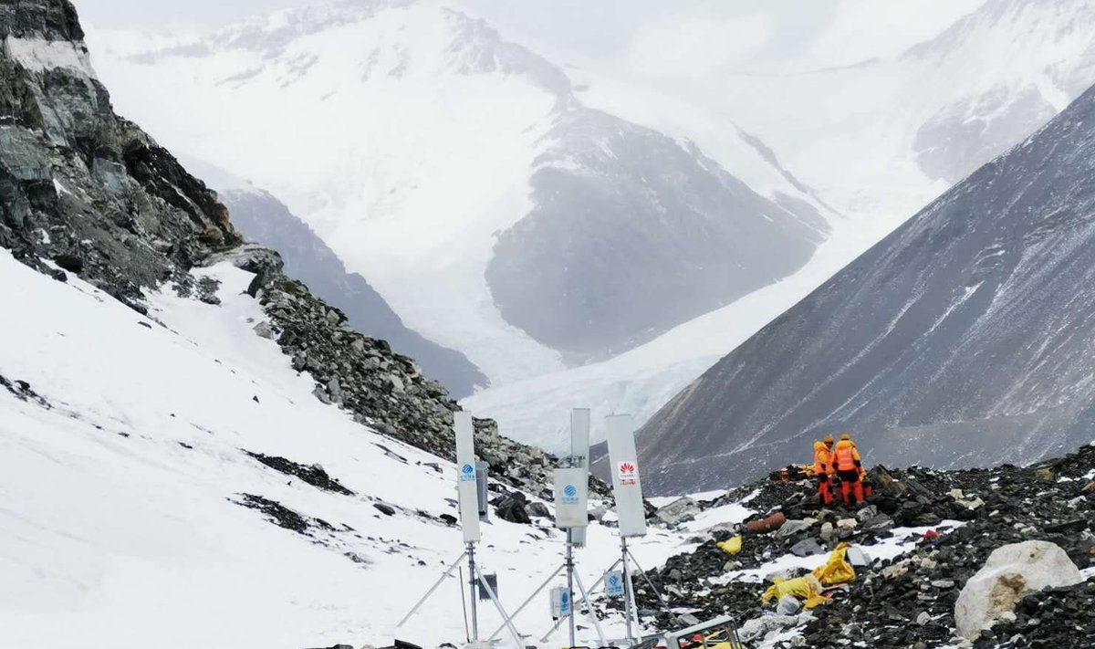 Internetas ant Everesto kalno