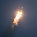 Rusijoje į kylančią raketą „Sojuz“ trenkė žaibas
