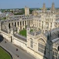 Geriausi Britanijos universitetai kratosi vargingų šeimų