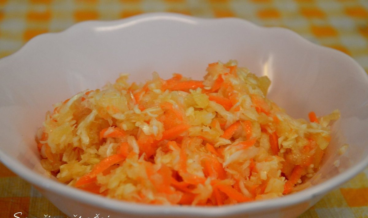 Kopūstų ir morkų salotos