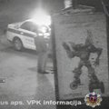 Policija nufilmavo, kaip gatvėje apvagiamas girtas ir draugiškai nusiteikęs ponas