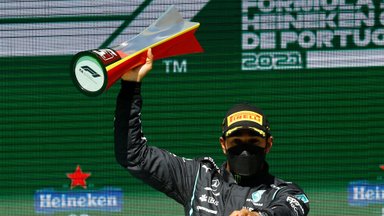 Hamiltonas Portugalijoje grąžino skolą Verstappenui