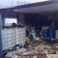 Pamatę inspektorius, degalus iš nelegalių talpyklų išpylė garaže