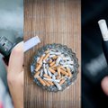 Priklausomybės liūne paskendę rūkaliai griebiasi el. cigarečių ir kaitinamojo tabako gaminių – gydytojai vardija rizikas