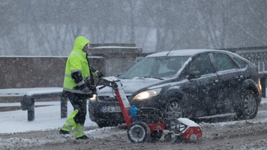 Kelininkai praneša, kur šiuo metu eismo sąlygos Lietuvoje pačios sudėtingiausios