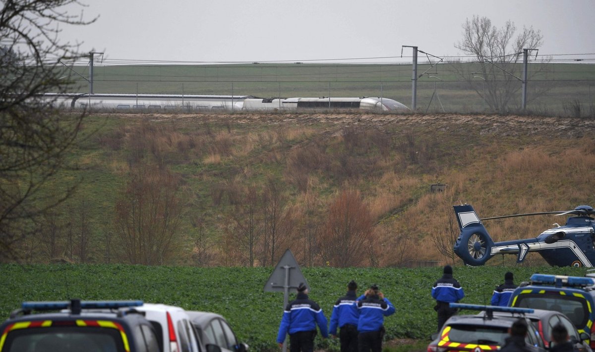 Prancūzijoje nuo bėgių nulėkus greitajam traukiniui TGV, sužeistas 21 žmogus