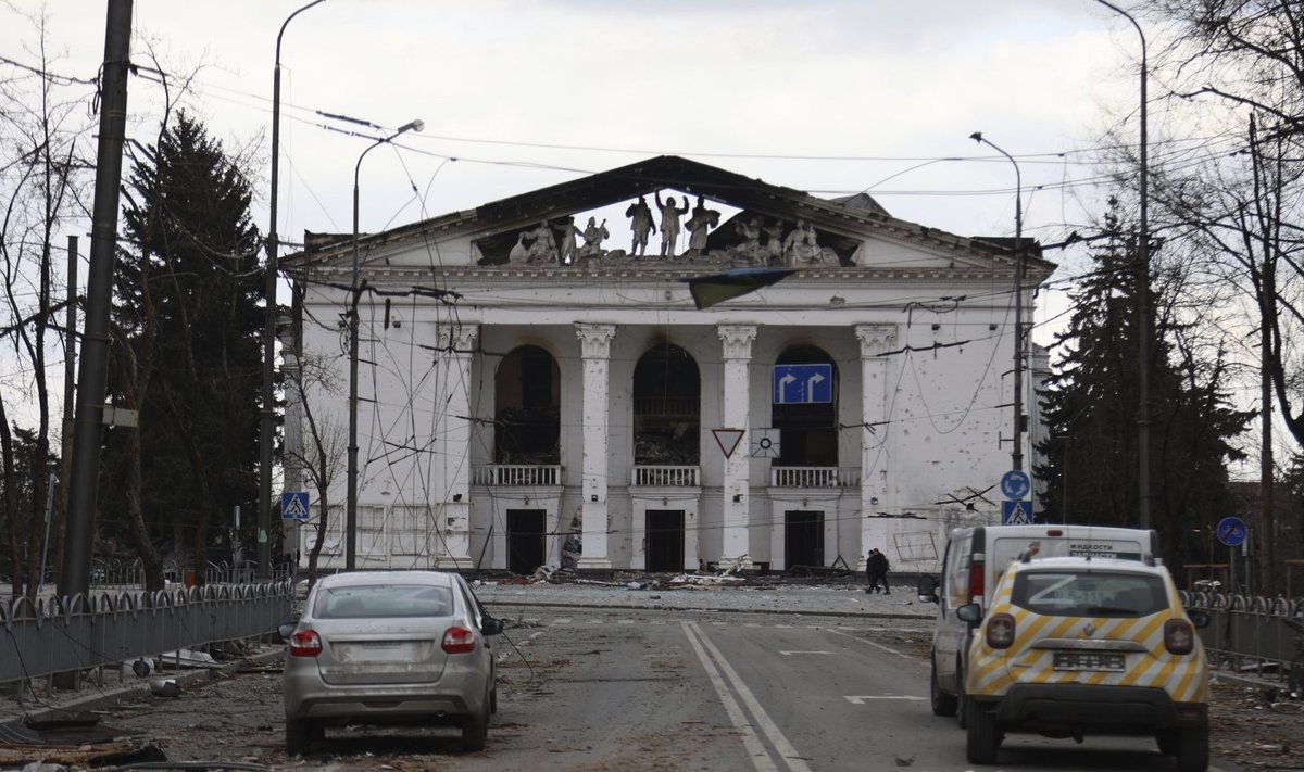 Subombarduotas Mariupolio teatras