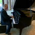 Laukdamas pokalbio su Kinijos lyderiu V. Putinas nusprendė pagroti pianinu