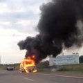 Greitkelyje Vilnius-Kaunas sudegė kemperis