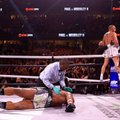 Bokso ringe – įspūdingas Paulo nokautas, UFC narve – Lewiso smūgių kruša
