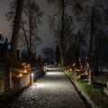 Švėkšnos miestelyje siautėjo vyriškiai – kapinėse suniokojo 8 kapavietes