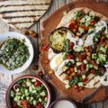 Gatvės maisto gurmanų pamėgtas „izraelietiškas sumuštinis“: kaip jį pagaminti