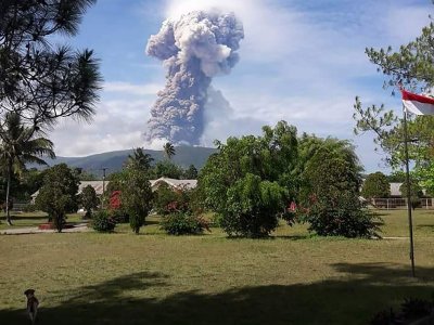 Sulavesio saloje išsiveržė ugnikalnis