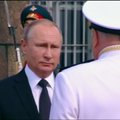 V. Putinas kateriu apiplaukė Nevoje stovinčius karo laivus ir pasveikino jūreivius