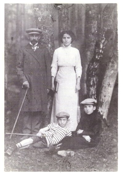 Zinaida Kukliansky su tėvu ir broliukais