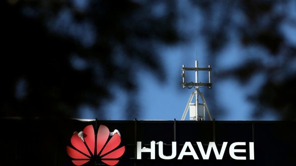 „Huawei“ – kaltinimai keliant pavojų Jungtinės Karalystės saugumui