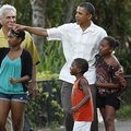 B.Obama su dukromis lankėsi Honolulu zoologijos sode