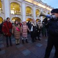 В России на антивоенных акциях задержали больше тысячи человек