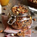 Naminė granola – sveikiausi ir greičiausi pusryčiai, kuriuos lengvai pasigamins kiekvienas