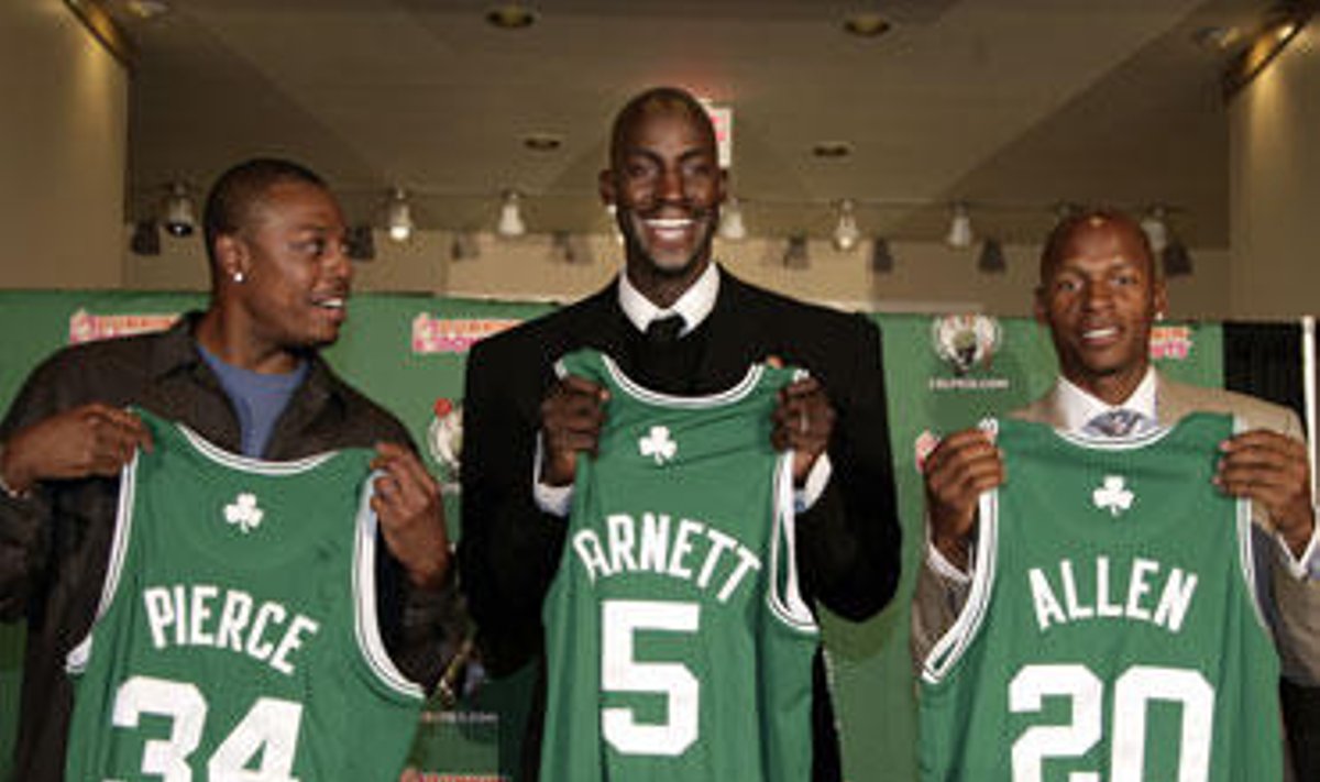 Smogiamasis Bostono "Celtics" trio: Paulas Pierce'as, Kevinas Garnettas ir Ray Allenas