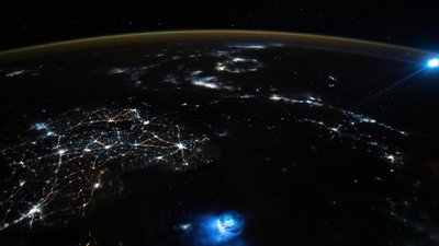 Žaibo išlydis, Mėnulis ir pietryčių Azijos šviesos.NASA nuotr.
