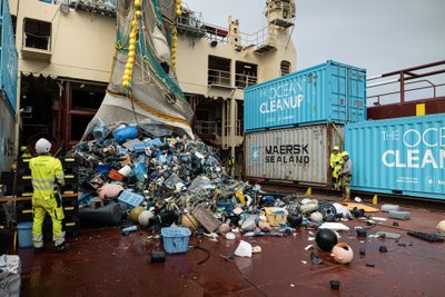 Iš vandenyno traukiamos plastikos šiukšlės 