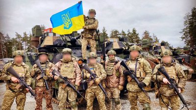 Ukrainiečių kariai prie PKM Bradley