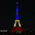 Eiffelio bokštas po išpuolio Nicoje nušvito Prancūzijos vėliavos spalvomis