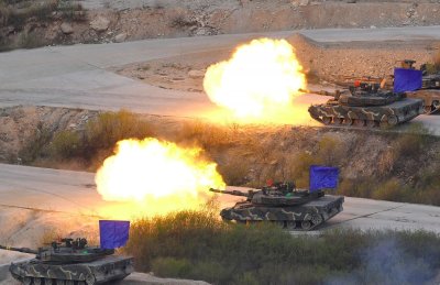 Pietų Korėjos tankų pratybos