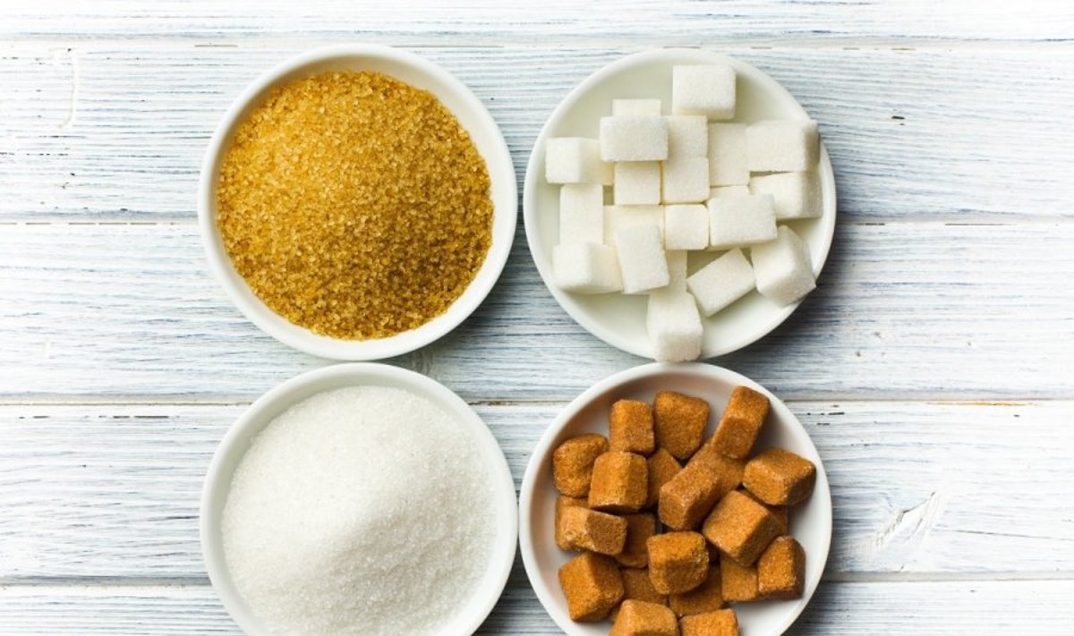 Mitybos specialistai sako, kad nėra labai svarbu, kokį cukrų pasirinksite, svarbu, kad jo vartotumėte kaip įmanoma mažiau