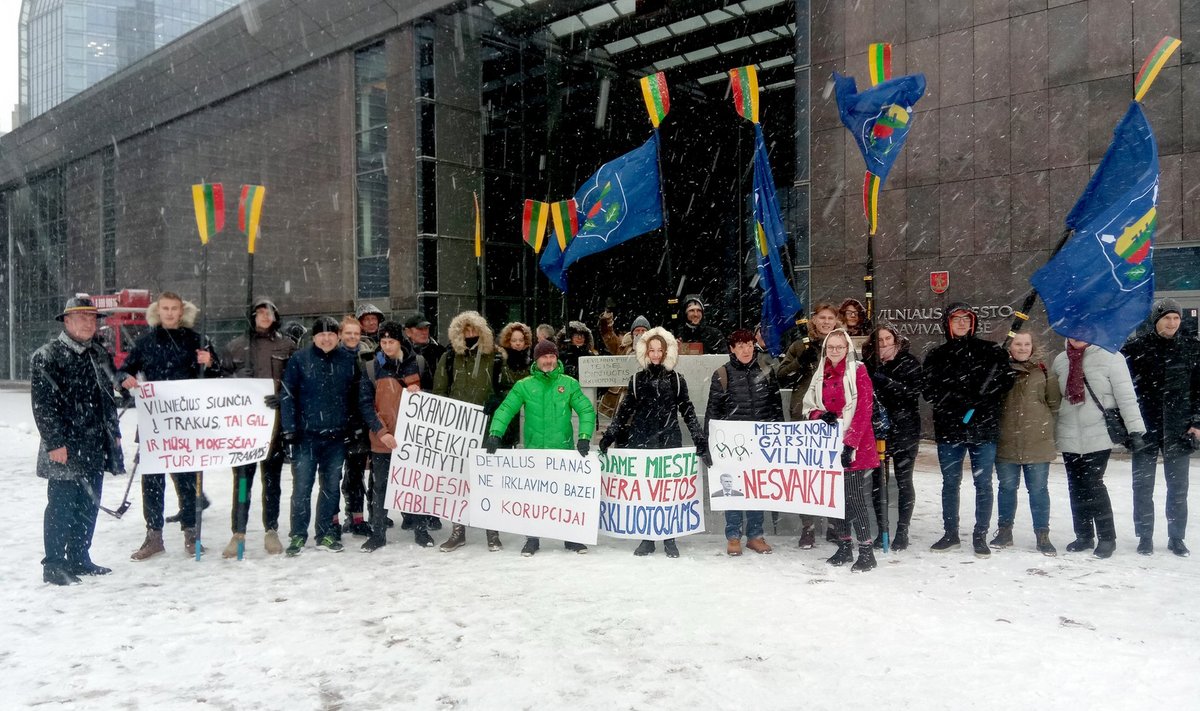 Irkluotojų protestas prie Vilniaus savivaldybės / Foto: Dominykas Genevičius, ELTA