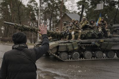 Ukrainiečiai pasitinka savo šalies pajėgas