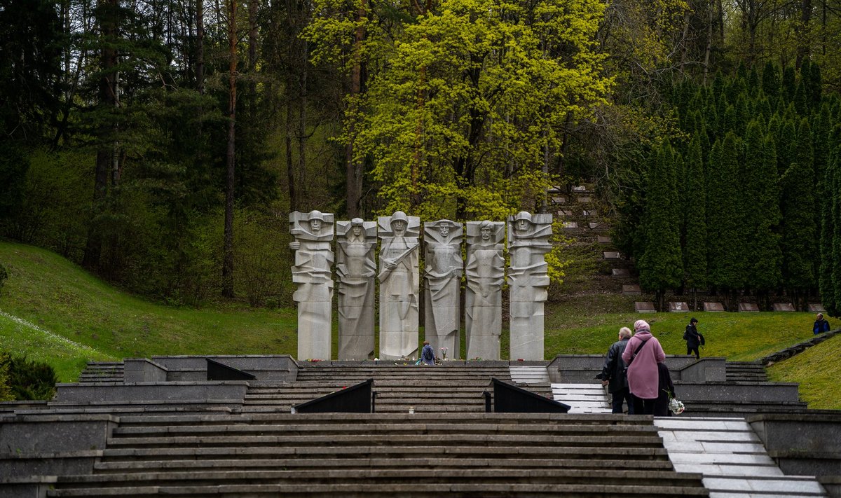 Vilniaus Antakalnio kapinėse nebeliks memorialo sovietų kariams 