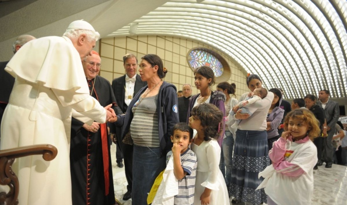 Popiežius Benediktas XVI susitinka su romų bendruomenės atstovais