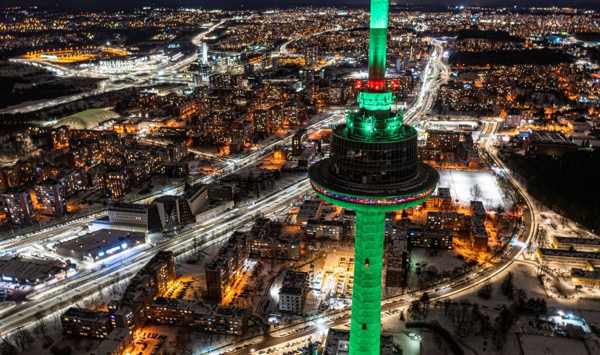 Vilniaus televizijos bokštas nušvito šventinėmis spalvomis
