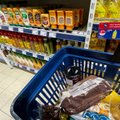 Nuo sausio bus leista prekiauti pasibaigusio galiojimo maisto produktais: prekybininkai nerimauja dėl apsinuodijimų