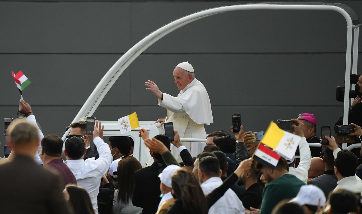 Popiežius Pranciškus sekmadienį vadovavo didžiausioms savo istorinio vizito Irake mišioms