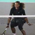 Į tenisą sugrįžusi Serena Williams pralaimėjo latvei Jelenai Ostapenko