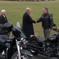 D. Trumpas ant „Harley Davidson“ motociklo? Deja...