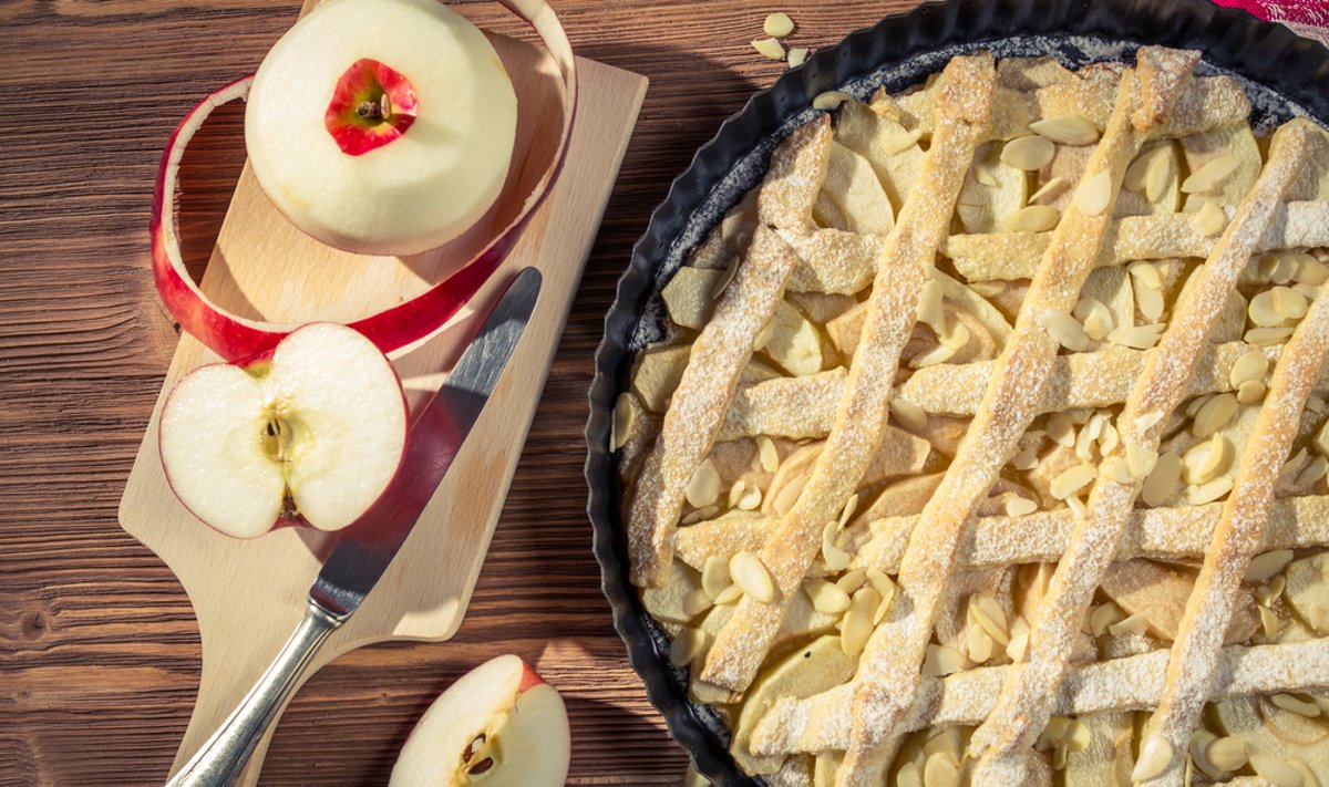 Genialumas slypi paprastuose dalykuose (net ir virtuvėje). Jūsų dėmesiui – nuostabus obuolių pyragas.