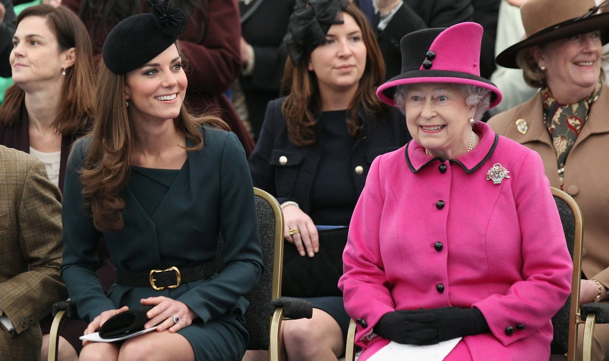 Catherine Middleton ir Elizabeth II.