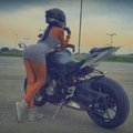 „Seksualiausia motociklininke“ vadintą „Instagram“ žvaigždę iš Rusijos pražudė jos pomėgis