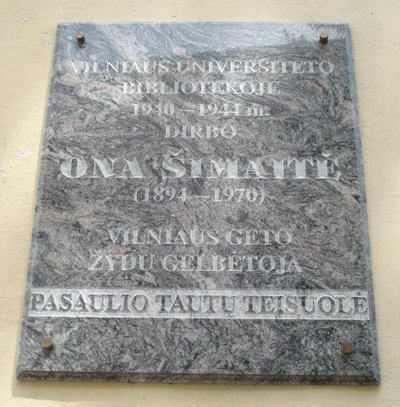 Atminimo lenta Vilniuje, Savičiaus g., žydų gelbėtojai Onai Šimaitei