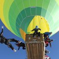 Unikalūs kadrai: rekordinis lietuvių šuolis iš oro baliono
