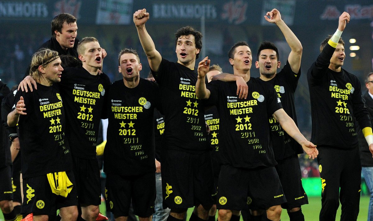 Dortmundo "Borussia" futbolininkai džiaugiasi čempionų titulu